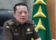 Eks Jampidsus Febrie Adriansyah Jadi Tersangka, Polisi Sita Emas 74 Kg hingga Valas Miliaran
