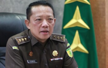 Eks Jampidsus Febrie Adriansyah Jadi Tersangka, Polisi Sita Emas 74 Kg hingga Valas Miliaran