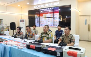 Polisi Bongkar Sindikat Pemalsuan SIM C di Batam, Dua Tersangka Ditangkap